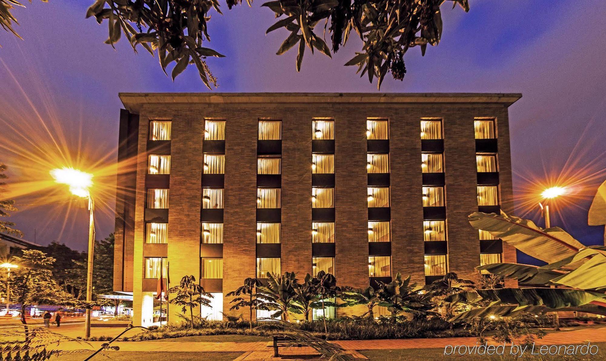 Hotel Morrison 114 Bogotá Exterior foto The hotel at night
